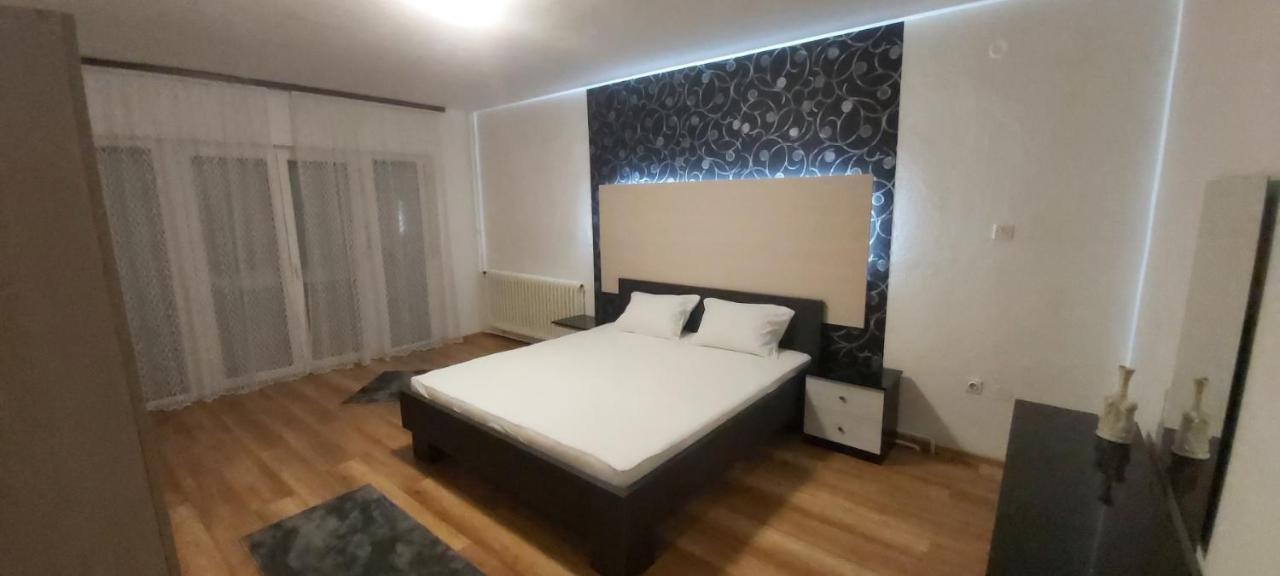 פריידור Apartman Excluziv מראה חיצוני תמונה